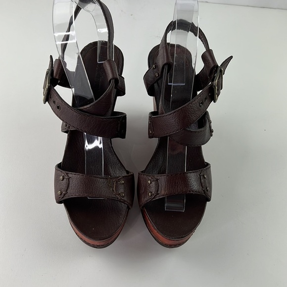Le Chateau brown leather strappy wedges - Picture 2 of 11